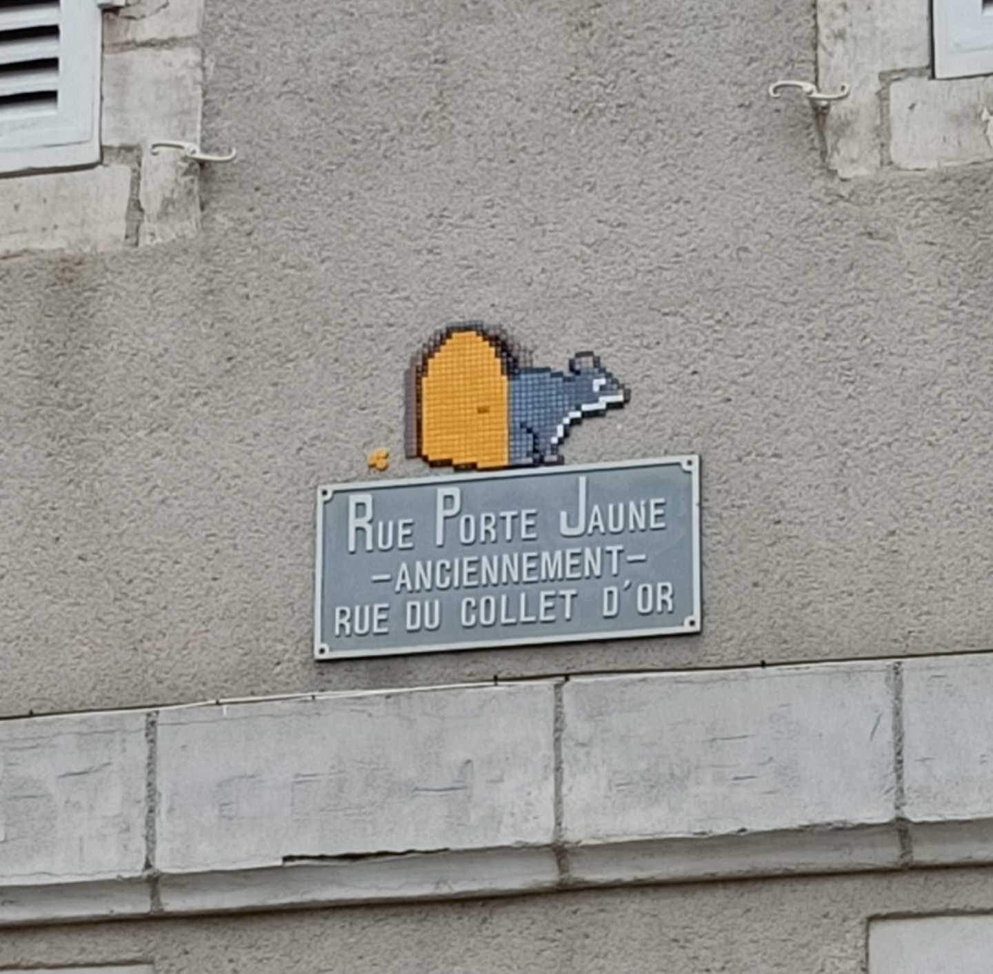 Porte jaune — Street art de Mifamosa à Bourges