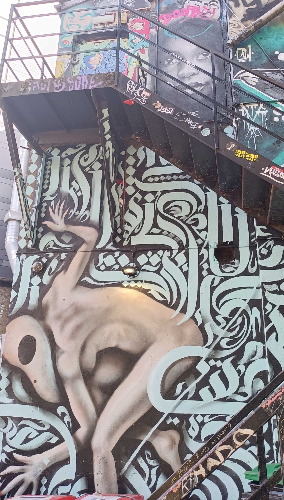 Geometric Calligraphy — Street art in London