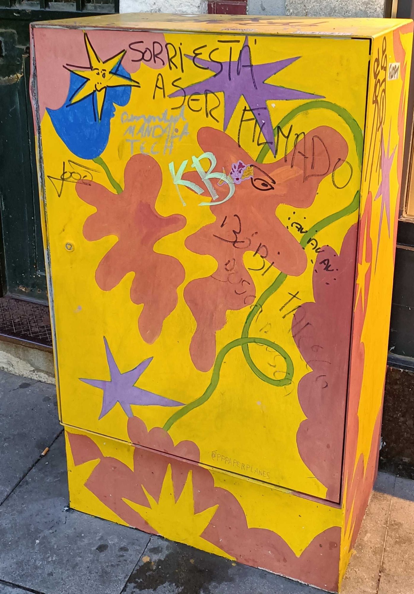 Souris, tu es filmé ! — Street art à Porto