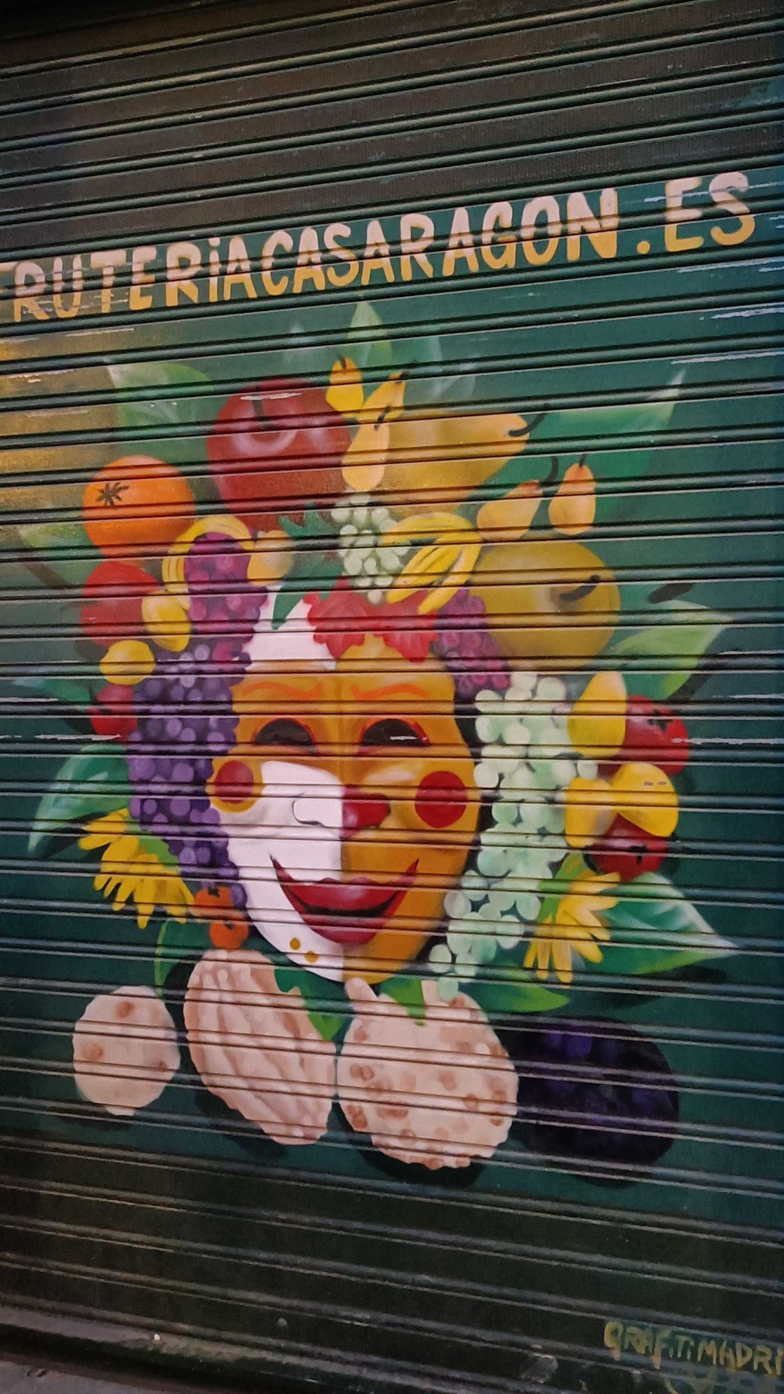 Visage de fruits style Arcimboldo — Street art à Madrid