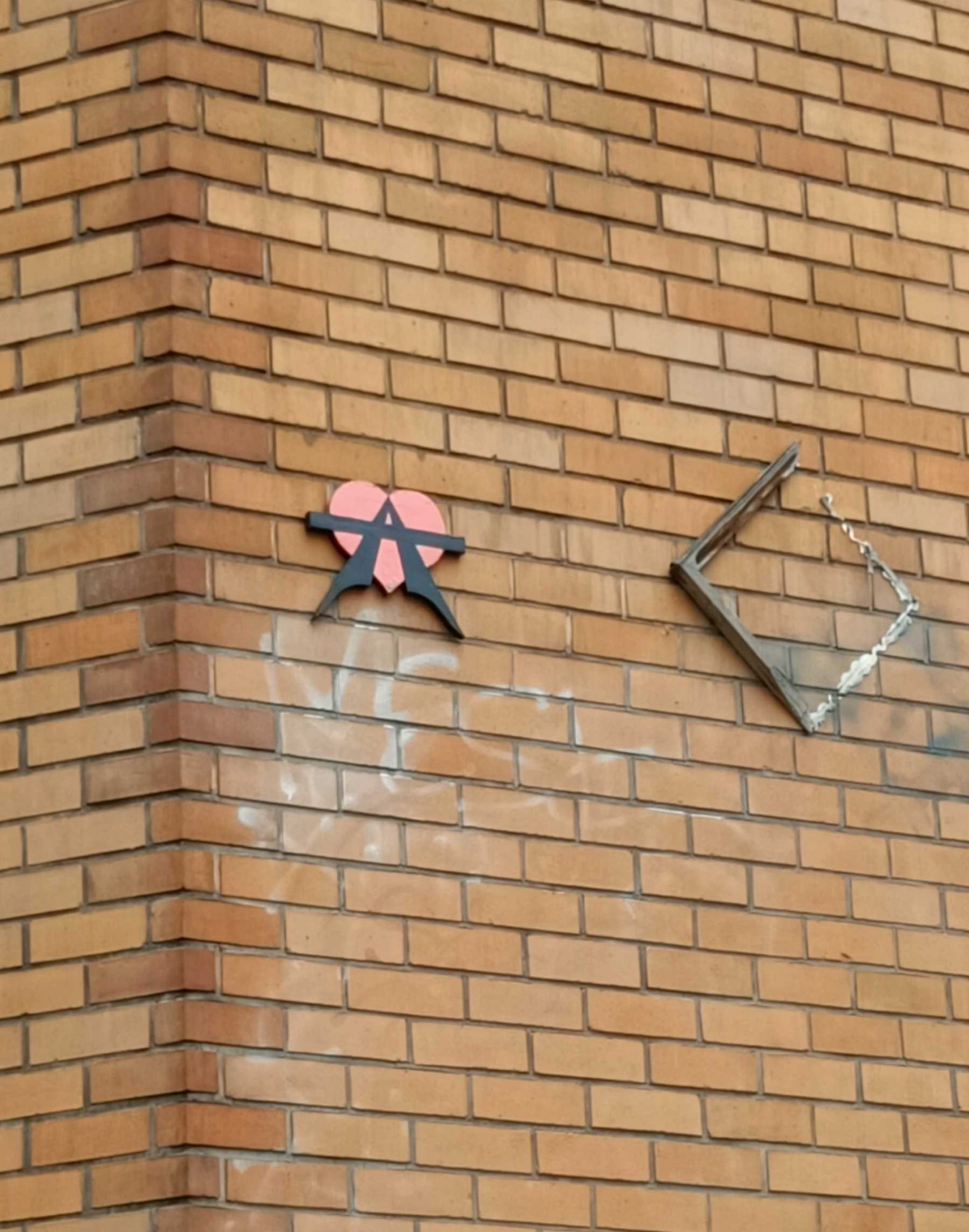 Small Geometric Interventions on Brick — Street art by A2 in Paris