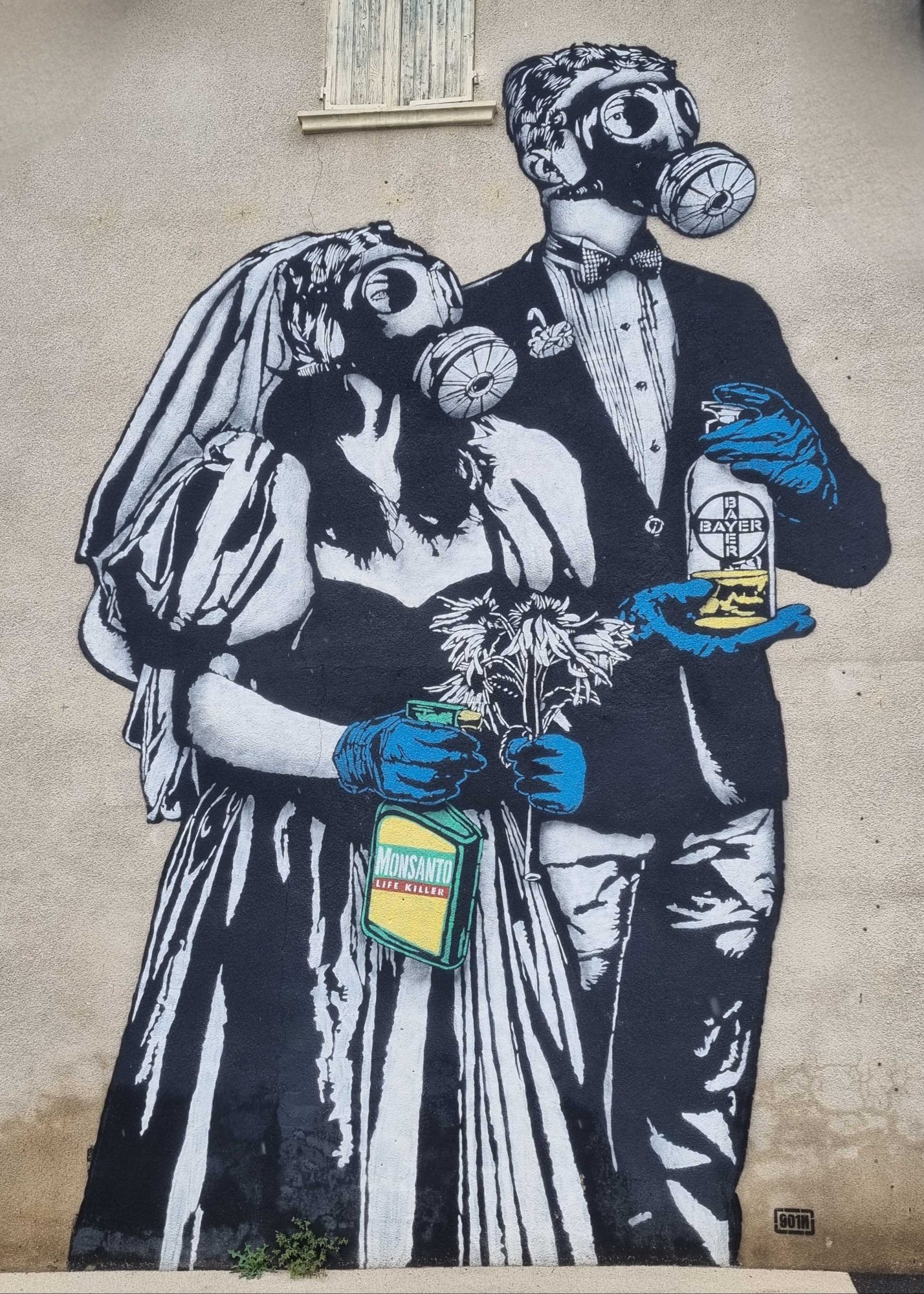 The Newlyweds in Gas Masks — Street art by Goin in Le Pont-de-Claix