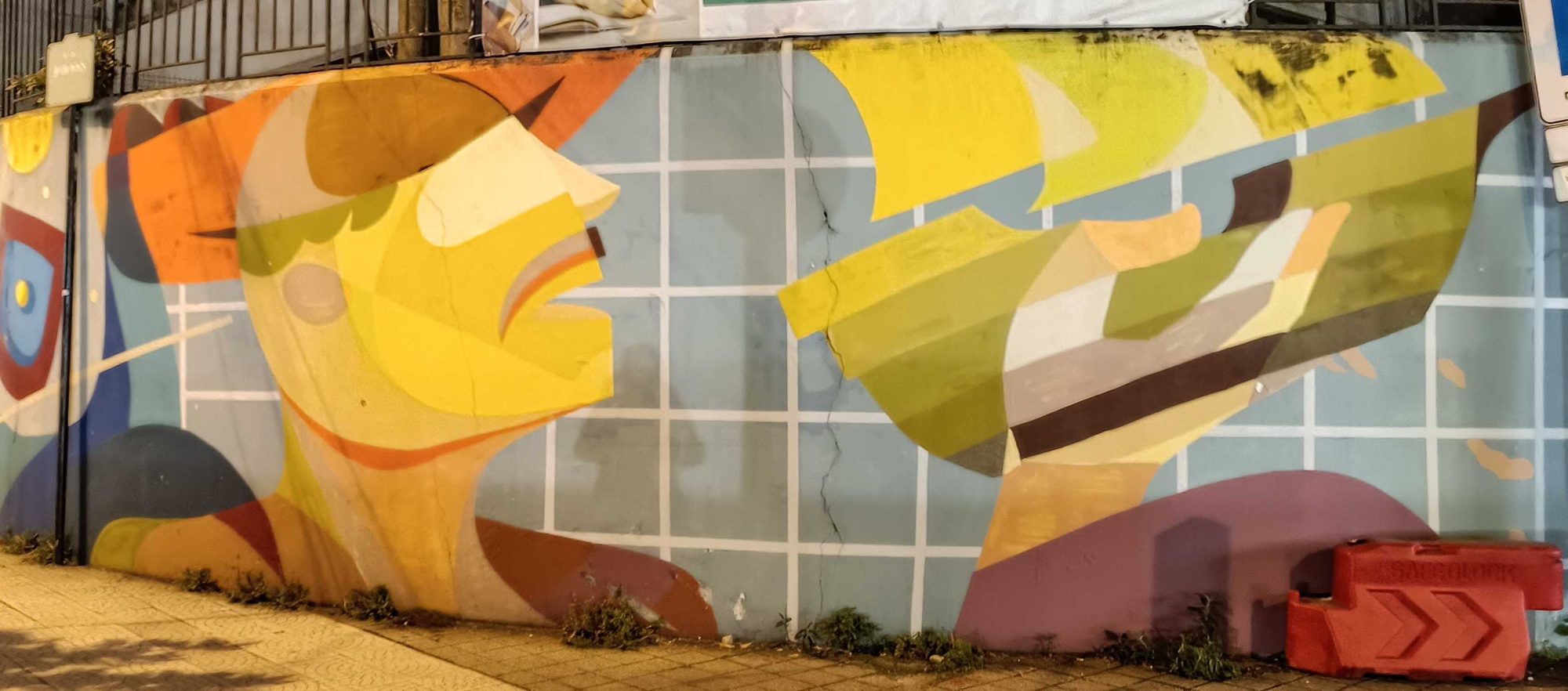 Formes organiques colorées par Godmess — Street art de Godmess à Porto