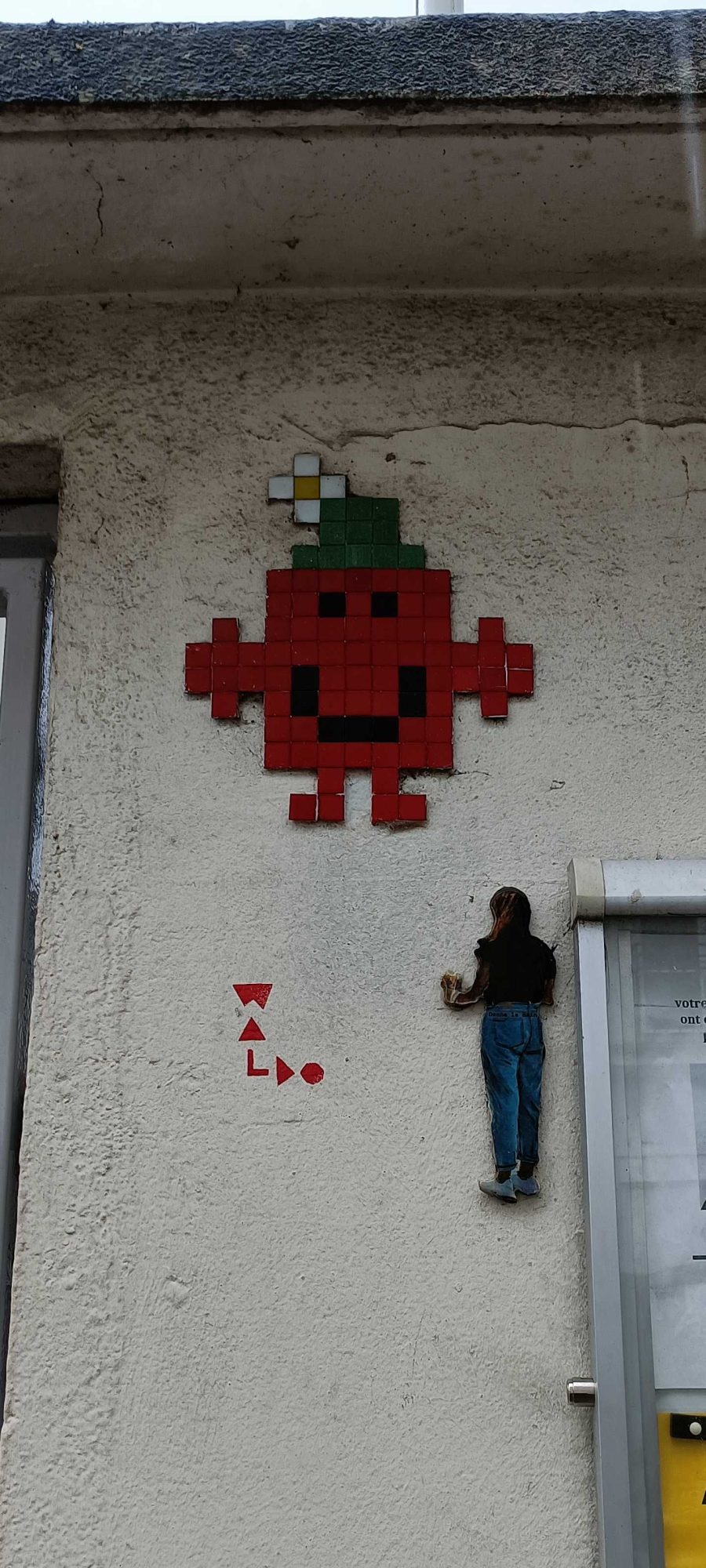 Monsieur Tomate par Waldo — Street art de Waldo à Nantes