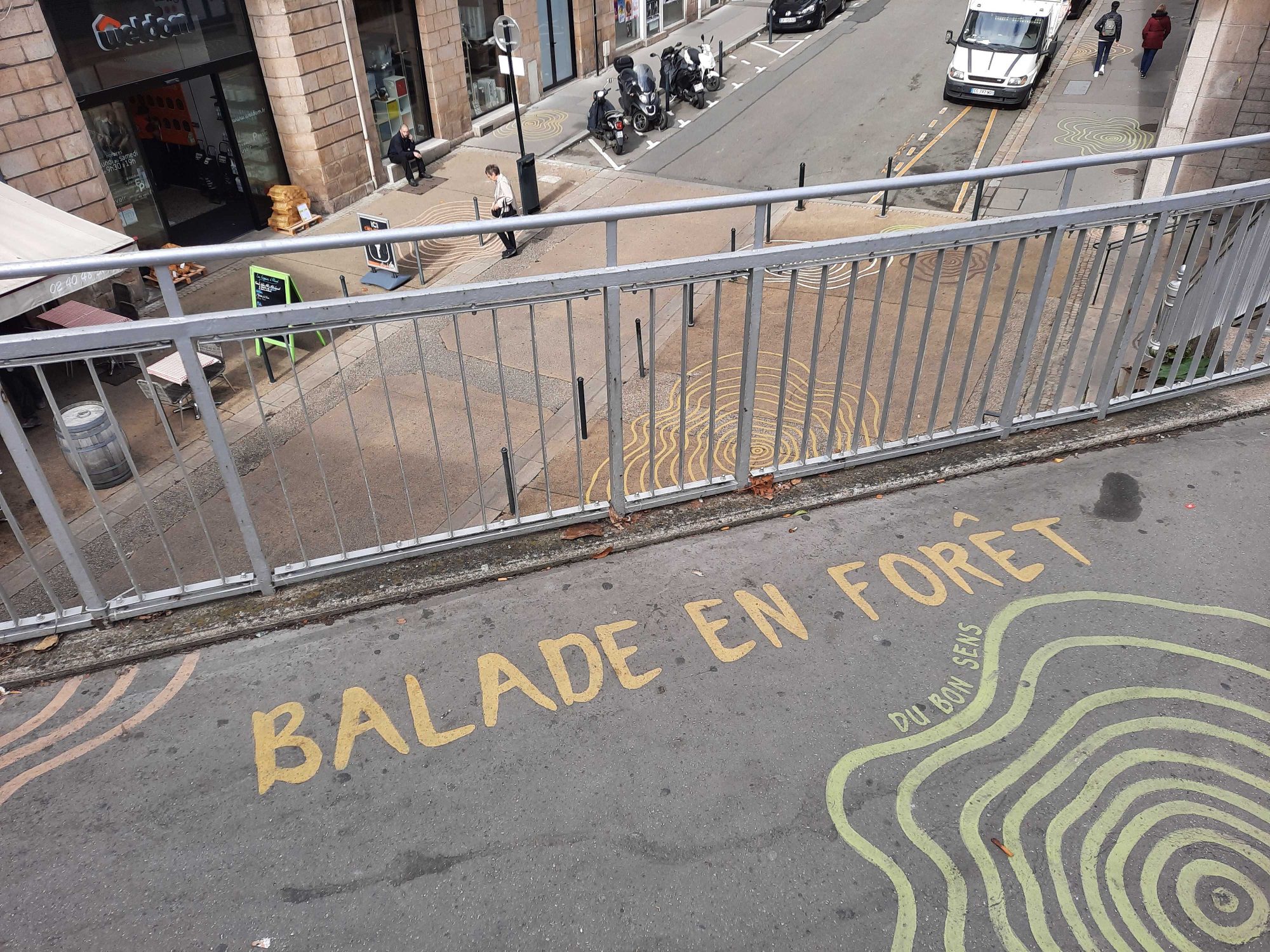 Forest Walk on Nantes Pavement — Street art in Nantes