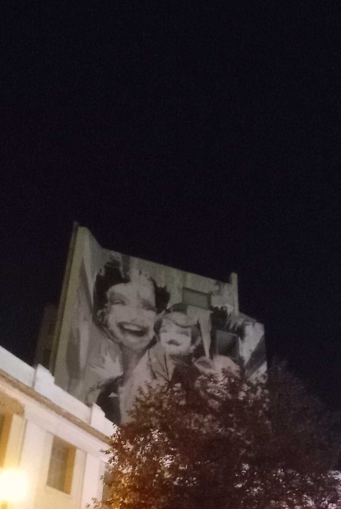 Black and White Laughing Women Duo — Street art in Athina