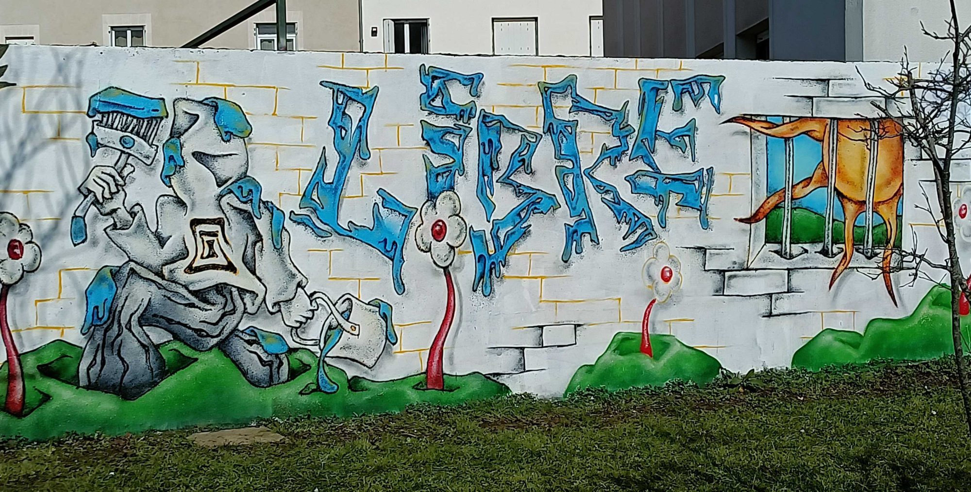 "Libre" Graffiti - Grey Sculpture and Caged Deer — Street art in Nantes