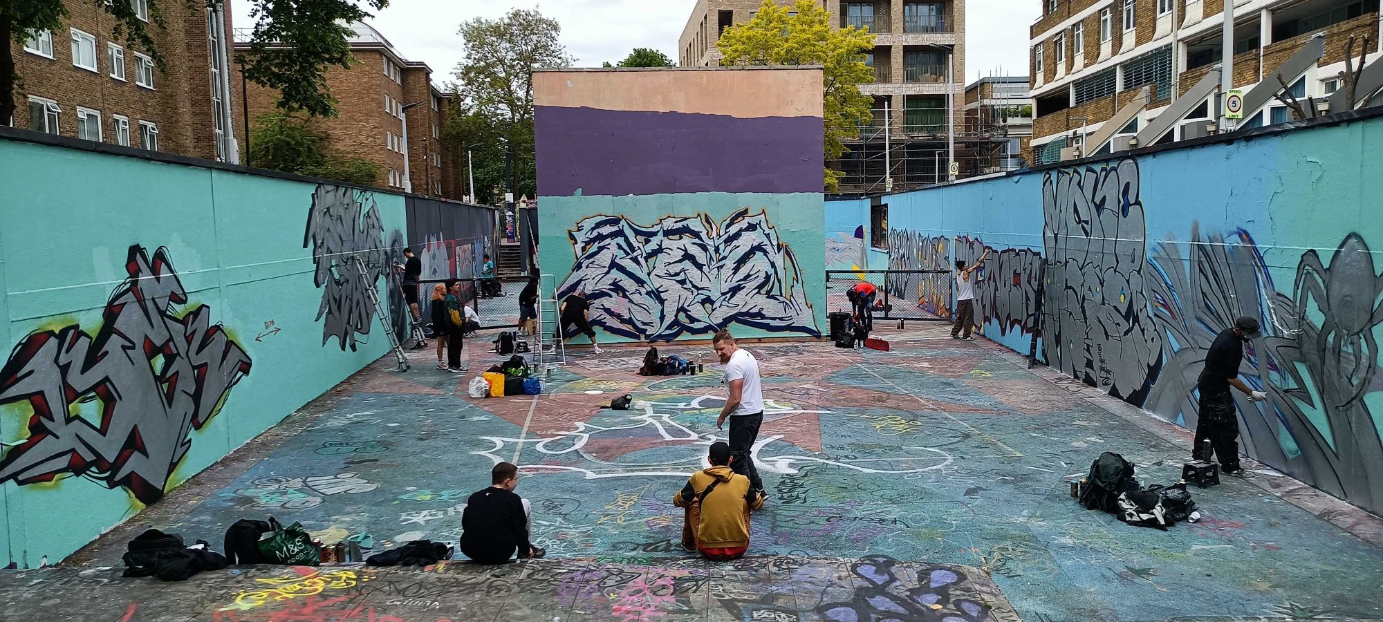 Danse urbaine collaborative — Street art à London