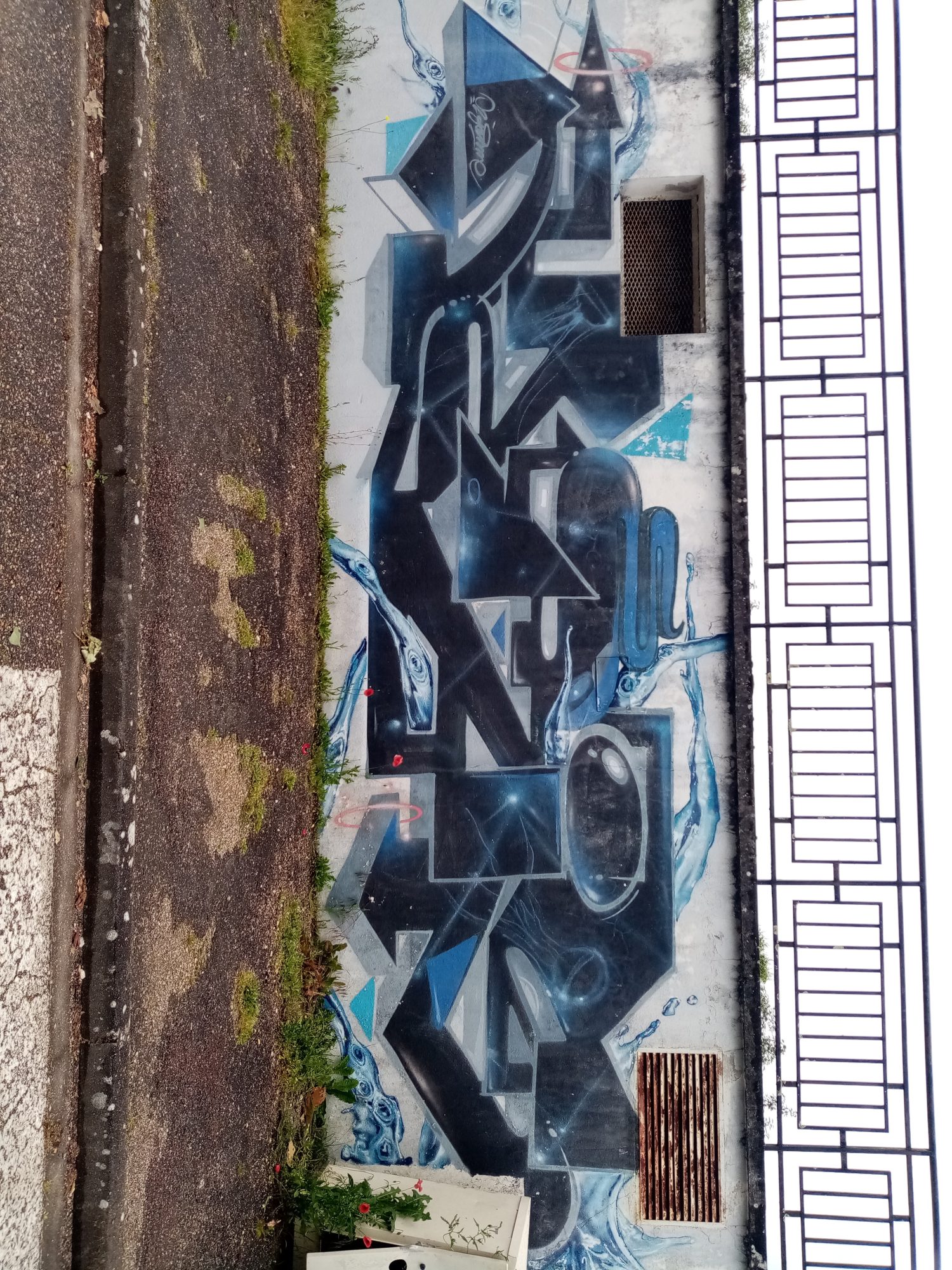 Geometric Blue and Black Lettering — Street art in Castillon-la-Bataille