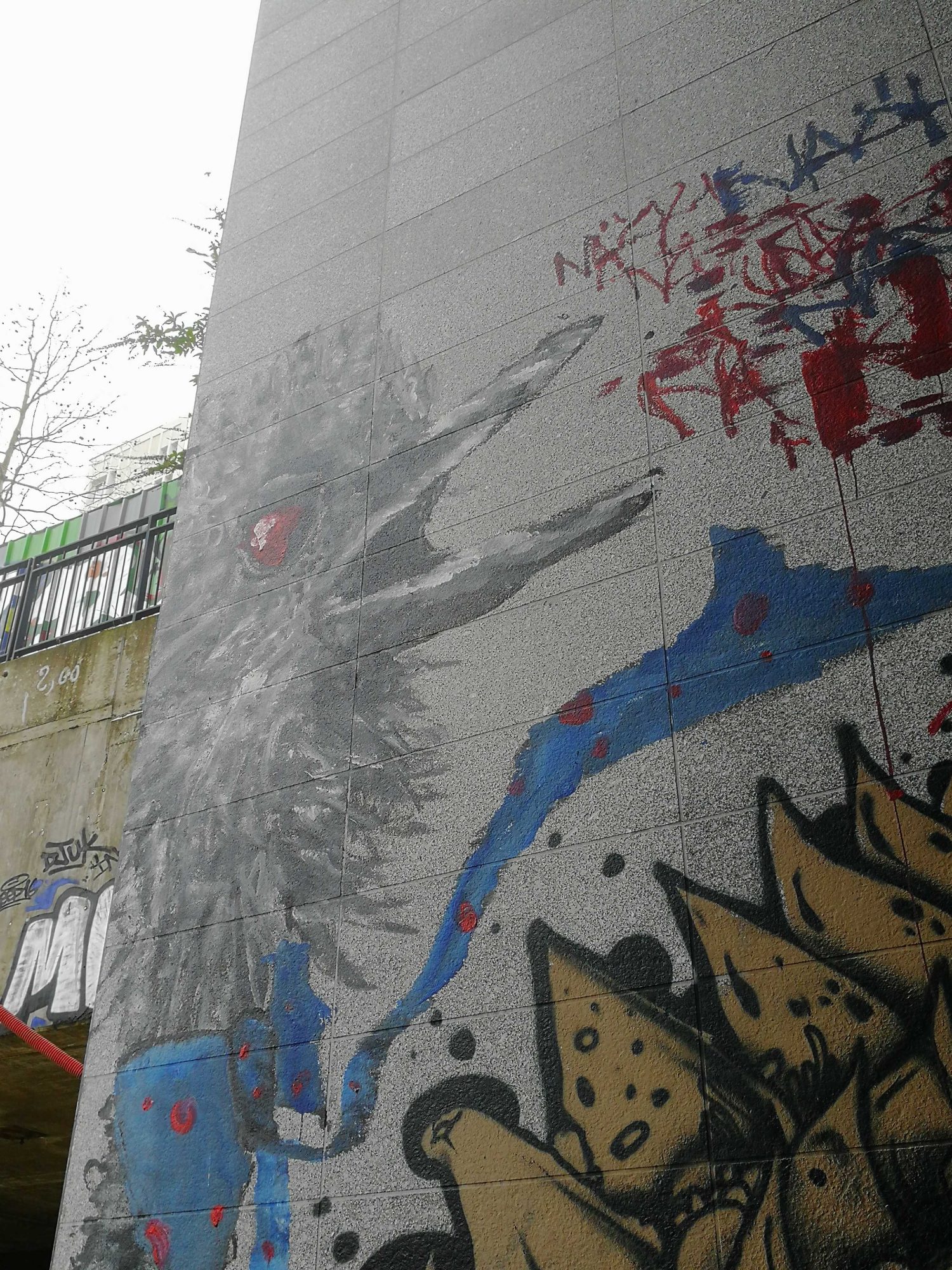 Corbeau aux Ailes Déployées — Street art à Paris