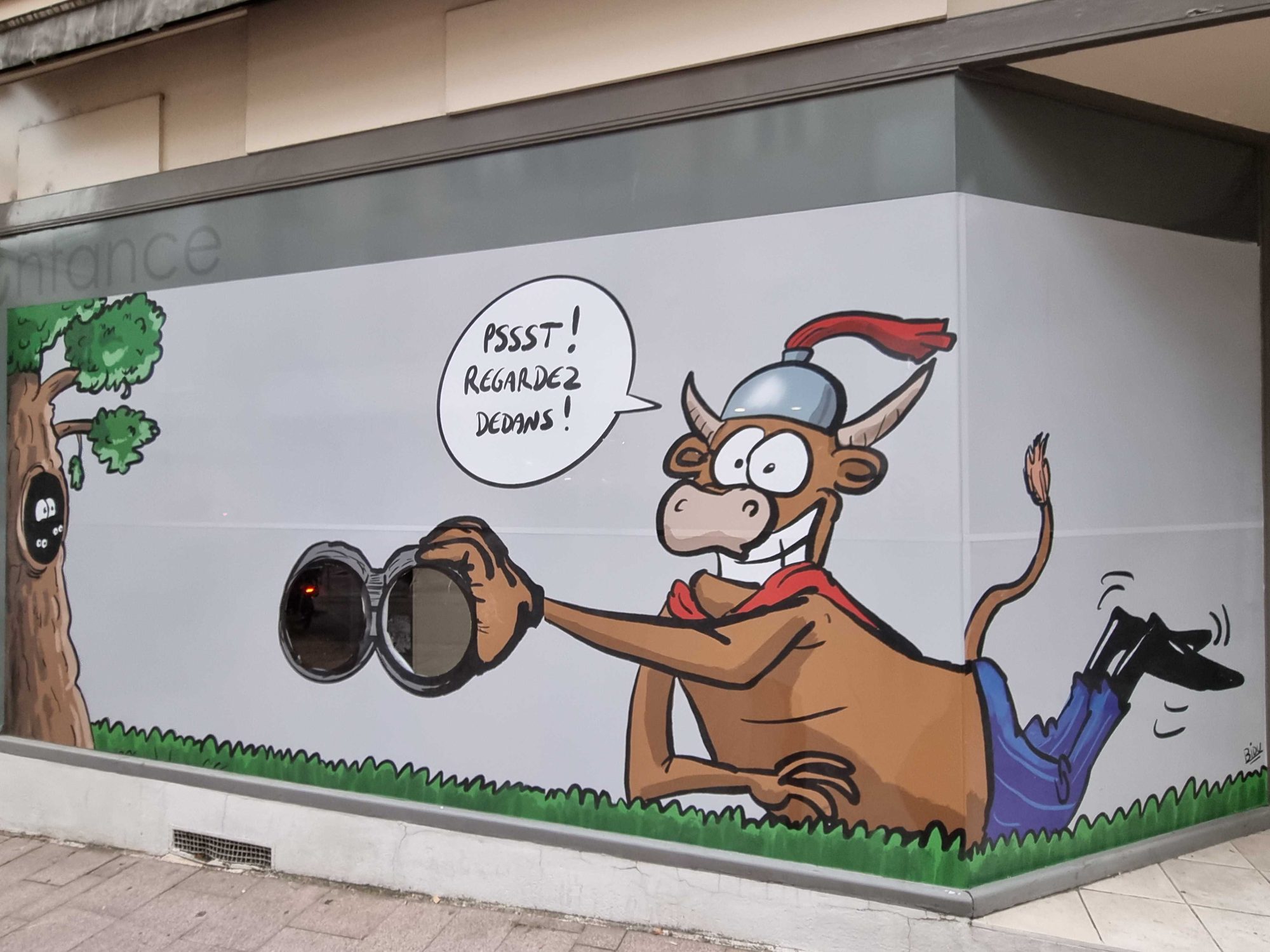 Mischievous Bull with Binoculars — Street art in Limoges