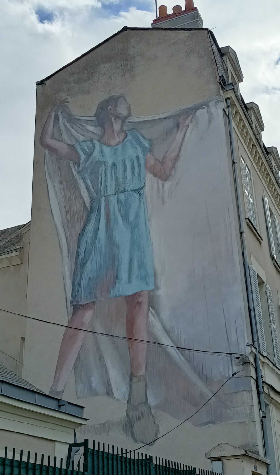 Douce Vie, hommage à Hyuro - façade nord — Street art de Helen Bur, Faith47 à Angers