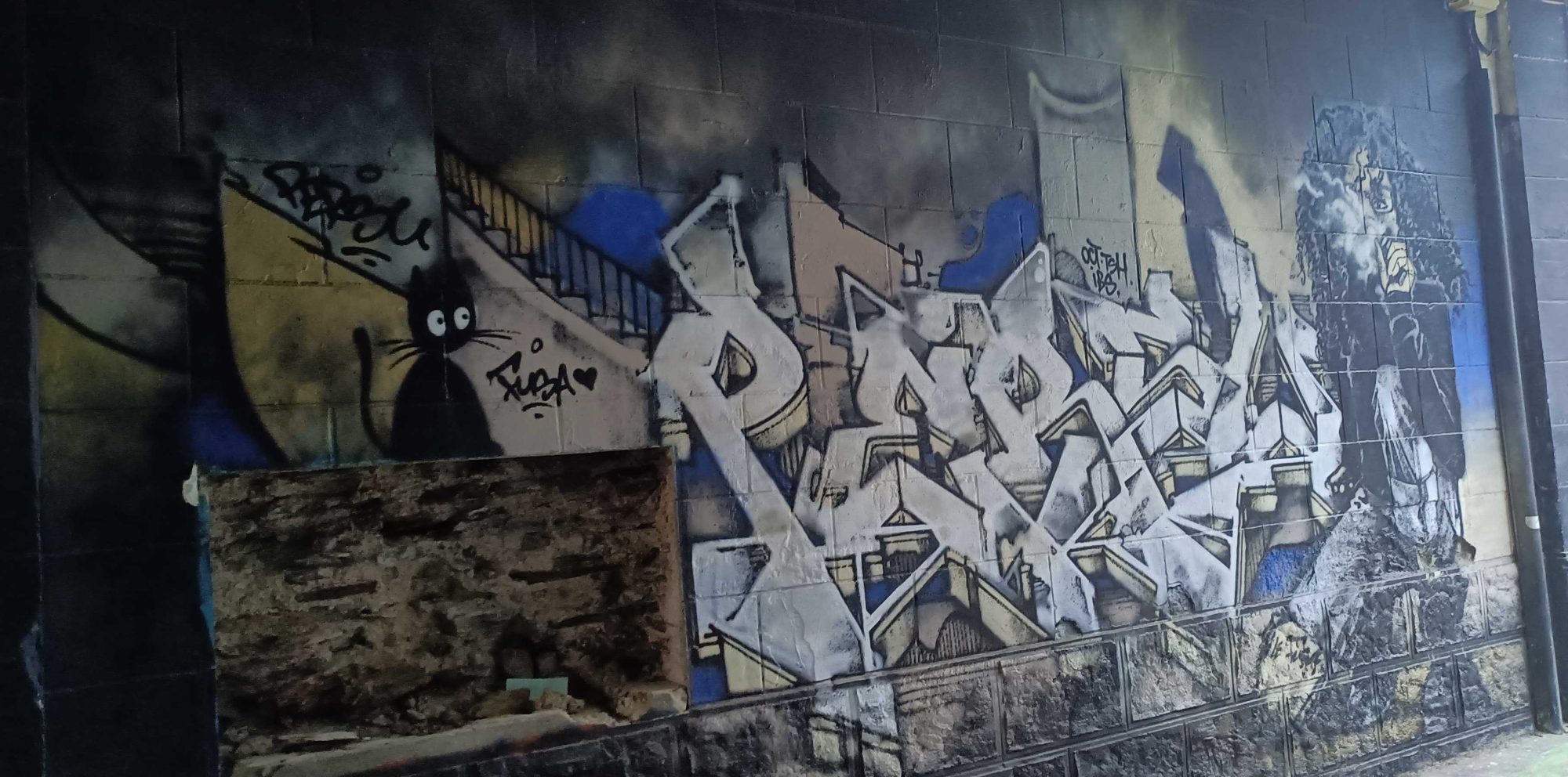 Silver Letters and Black Cat, Nantes — Street art in Nantes