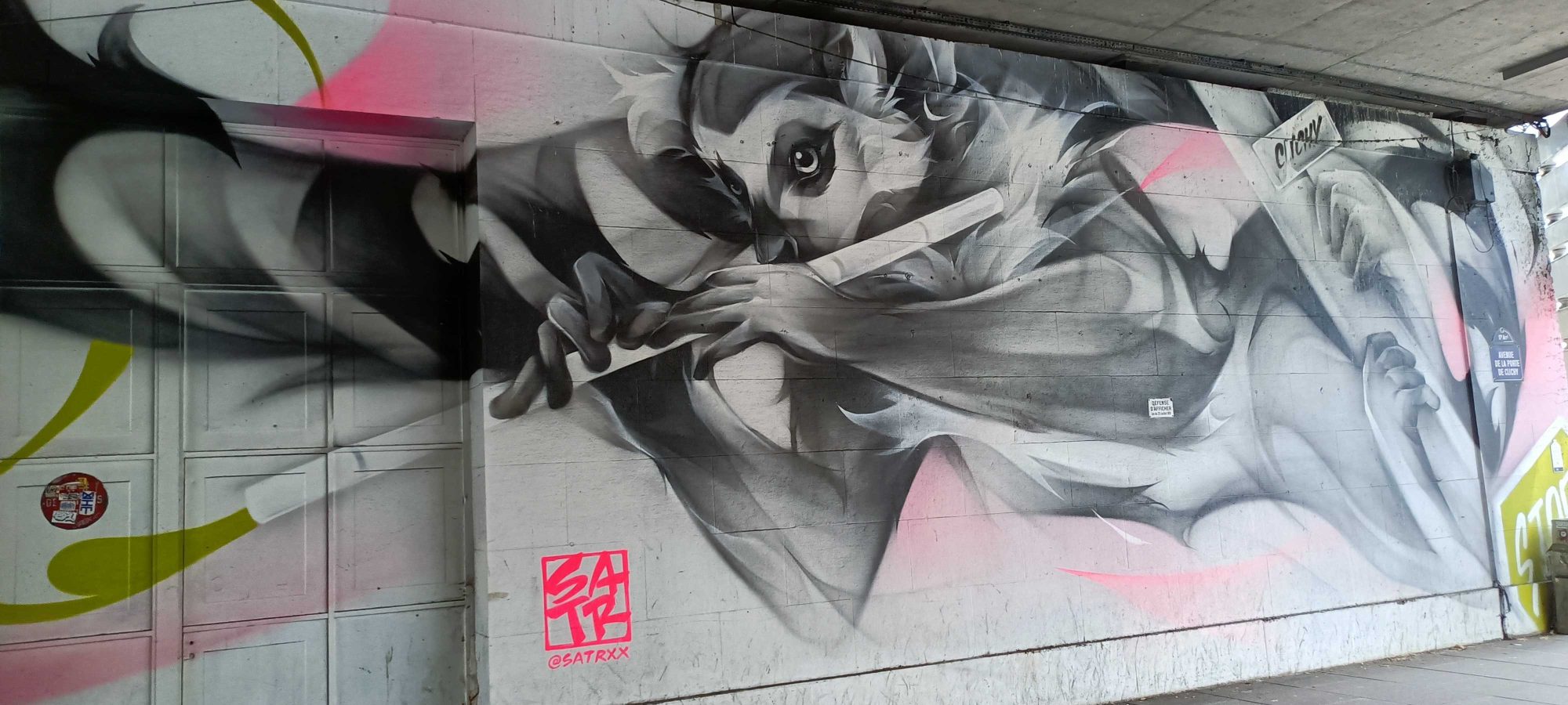 Hyperréalisme noir et blanc sous le pont de Clichy — Street art de SATR à Clichy