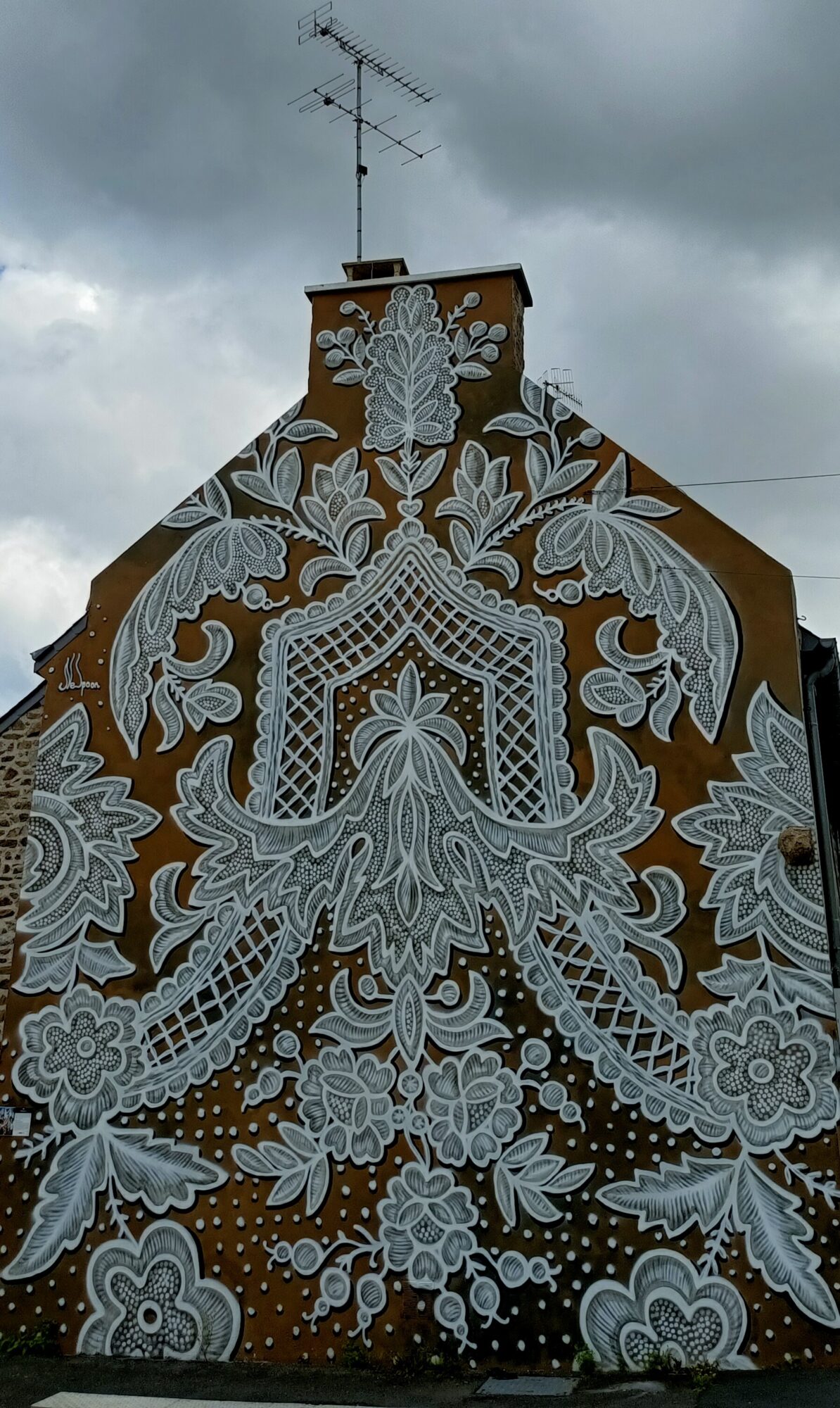 Dentelle Napoléon — Street art by NeSpoon in Yffiniac