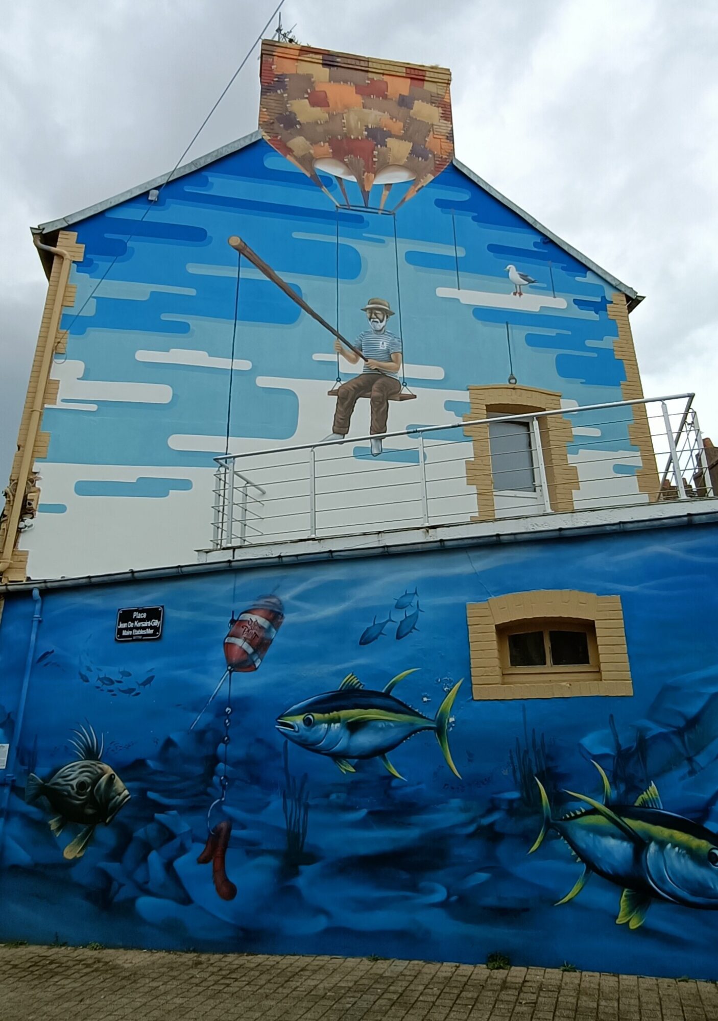 Le pêcheur — Street art de TSF Crew à Binic-Étables-sur-Mer