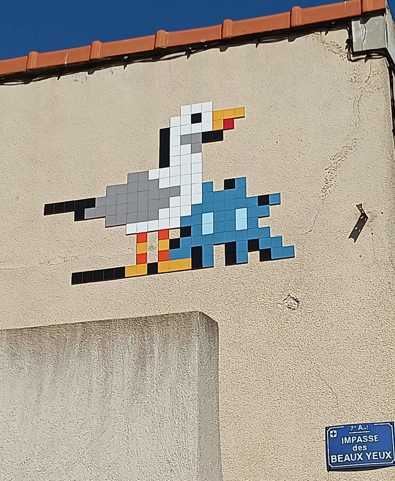 MARS_61, Seagull and Invader at Vallon des Auffes — Street art by Invader in Marseille