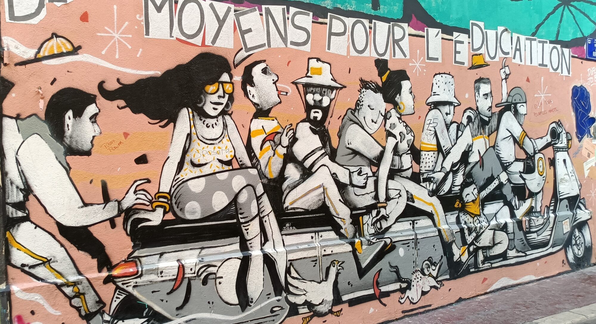 Des moyens pour l'éducation par Difuz et Jo Ber — Street art de Jo Ber, Difuz à Marseille