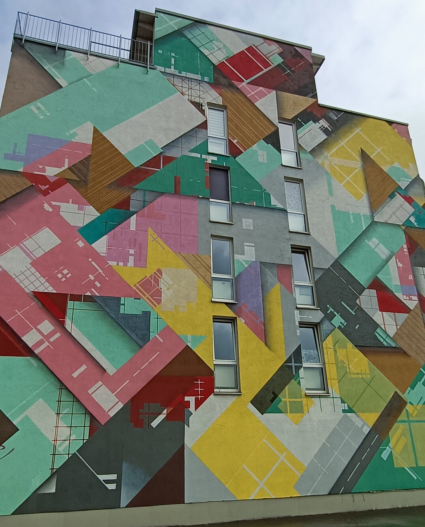 Geometric facade by Zedz — Street art by Zedz in Köln