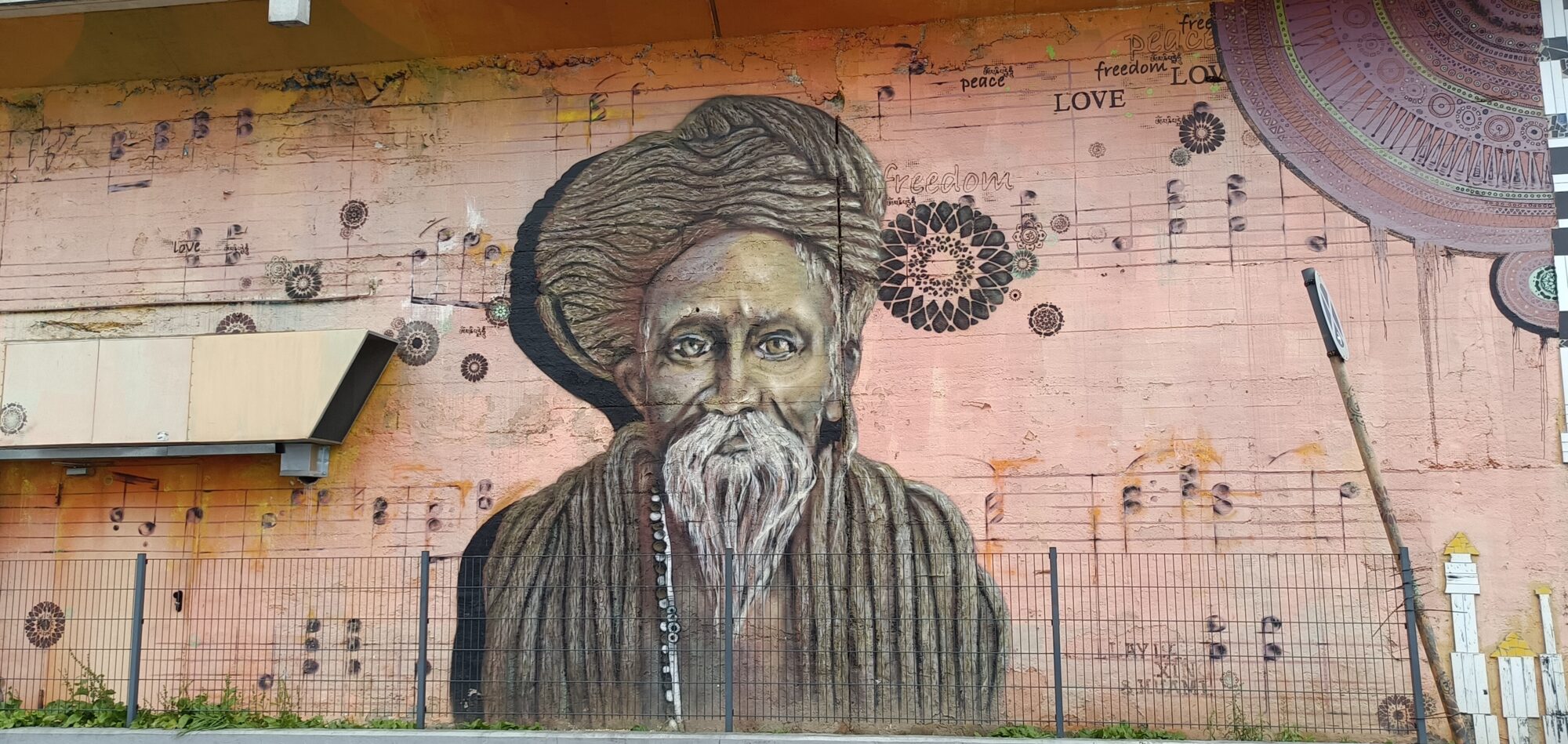 Der alte Mann, Layla Xing and Huami — Street art by Layla Xing, Huami in Köln