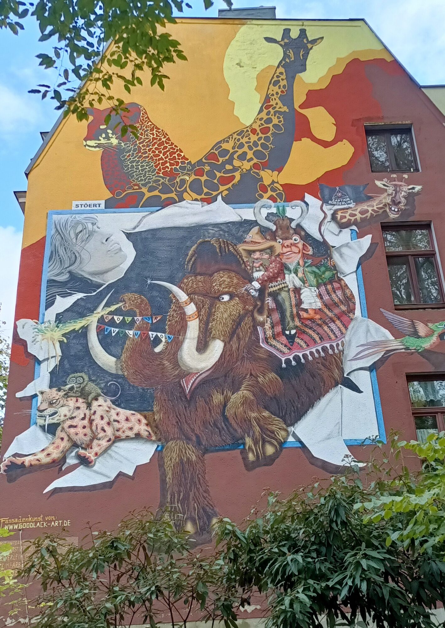 Wilde Tiere, the mammoth by Goodlack Art — Street art by Goodlack Art, Captain Borderline, Colorrevolution e.V. in Köln