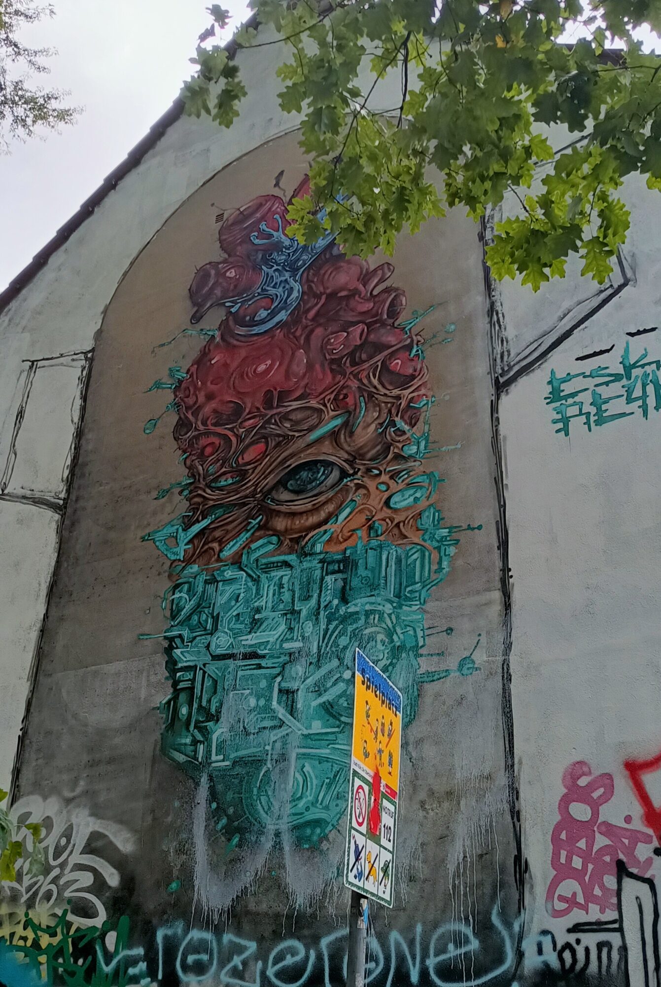The eye, l'œil biomécanique d'Esk Reyn — Street art de Esk Reyn à Köln