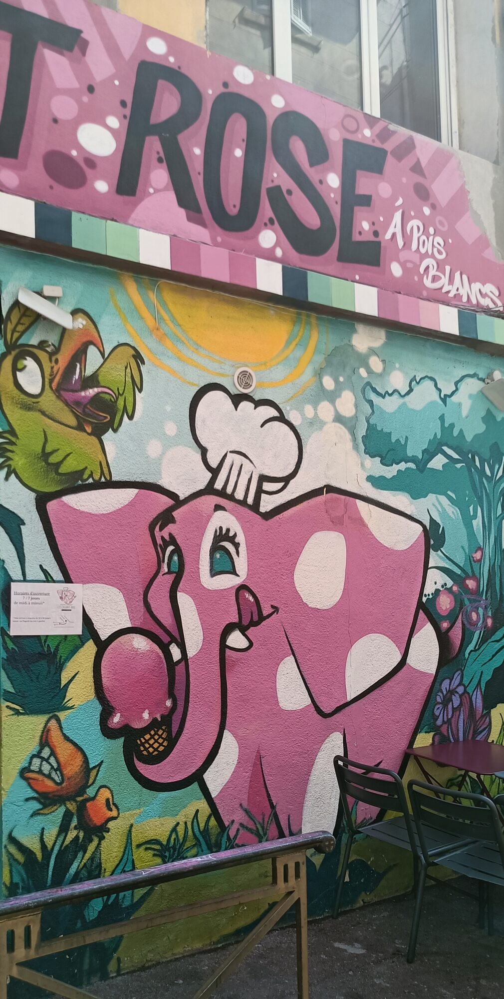 Éléphant rose à la glace — Street art à Marseille