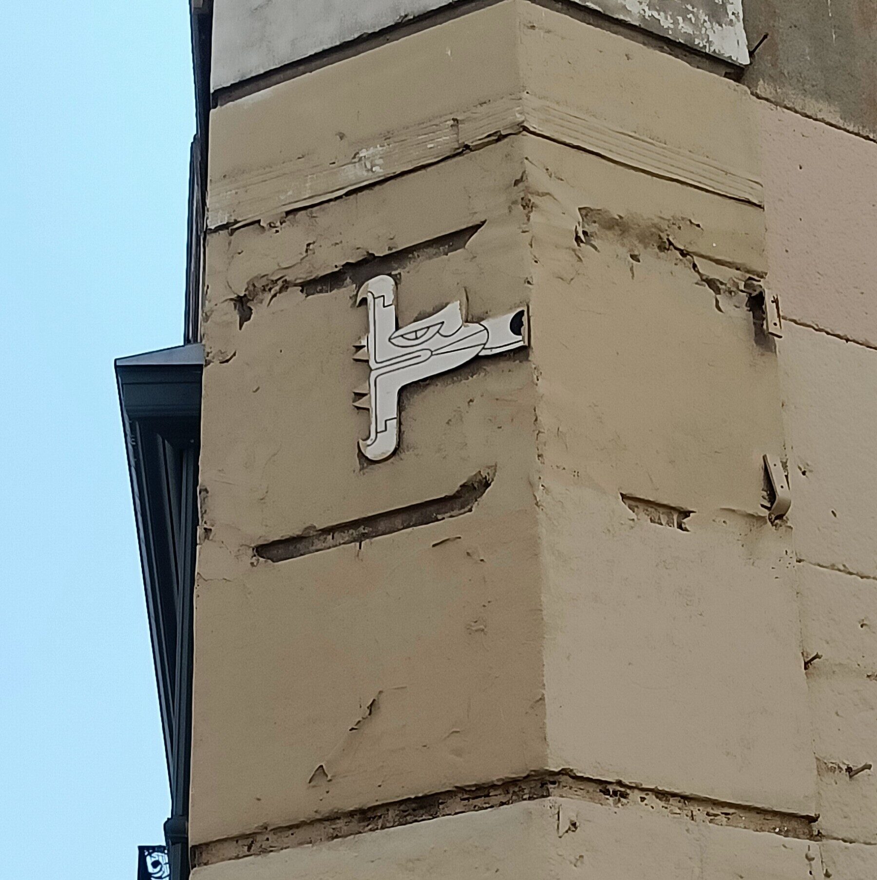 Panneau blanc découpé à l'œil — Street art de Oré à Marseille