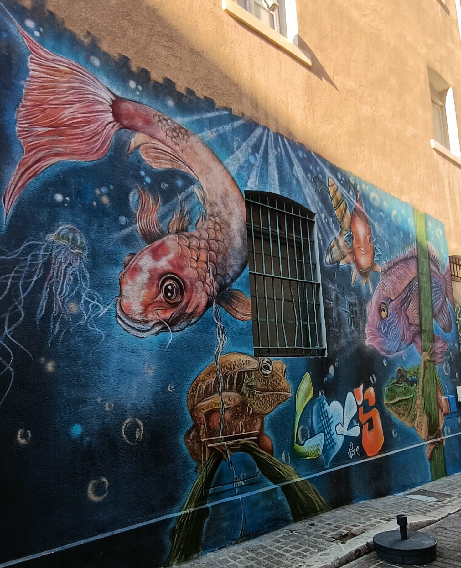 Fond marin en enfilade du Panier — Street art de Poasson à Marseille
