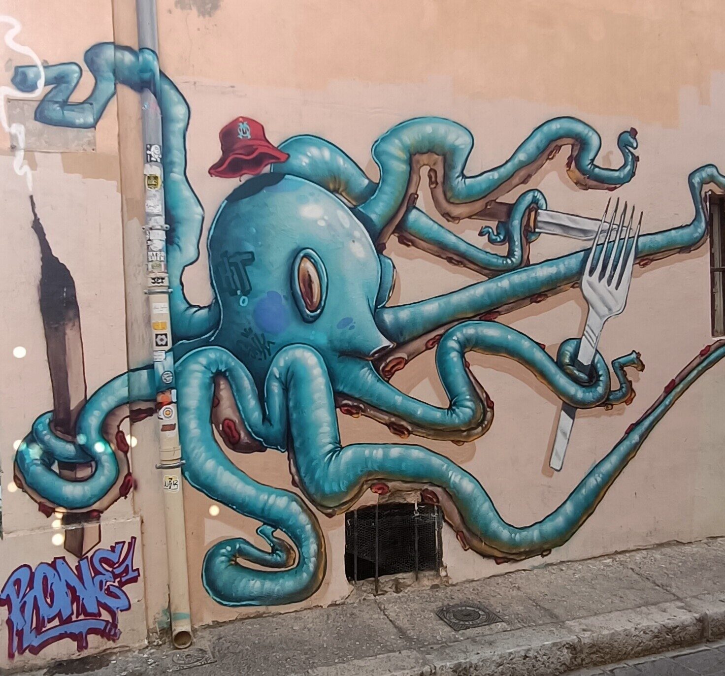 Pieuvre en Cuisine by Nhobi — Street art by Nhobi in Marseille