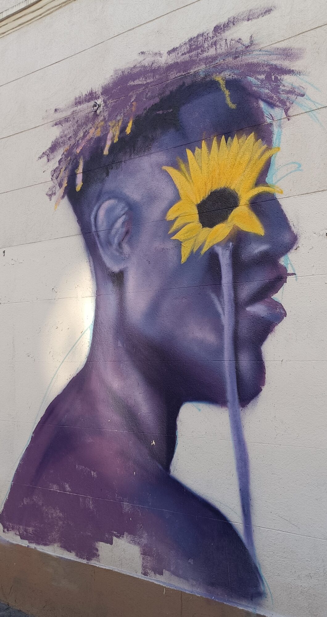 Homme au tournesol à la place de l'œil — Street art à Marseille