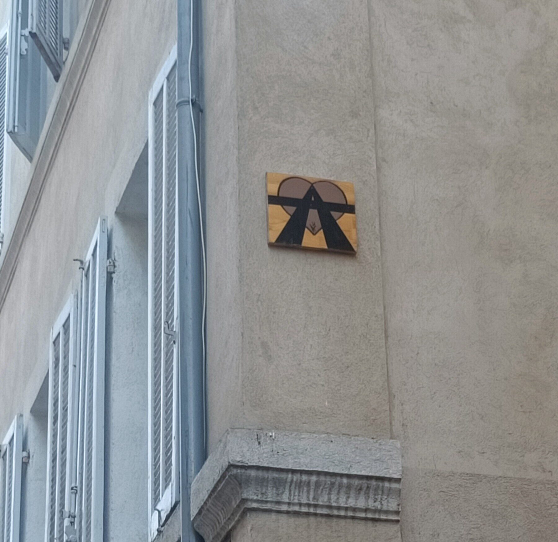 Le A d'A2 sur son cœur, Le Panier — Street art de A2 à Marseille