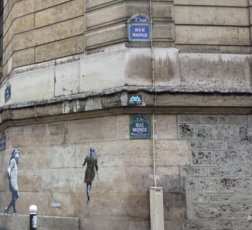 PA_04, Space Invader de l'angle de la rue Monge — Street art de Invader à Paris