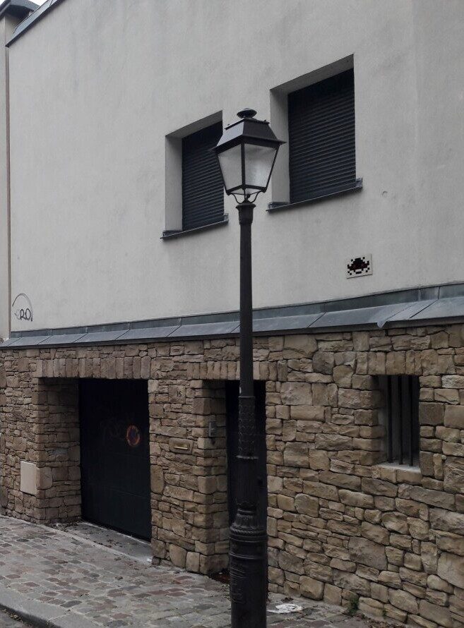PA_18, Space Invader de la rue Saint-Vincent — Street art de Invader à Paris