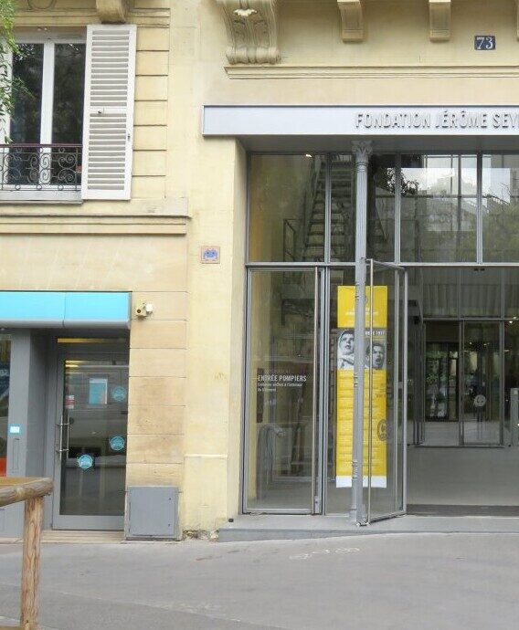 PA_24, Space Invader on Avenue des Gobelins — Street art by Invader in Paris