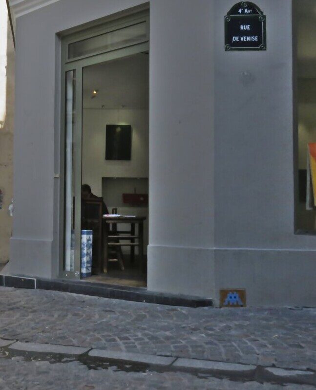 PA_31, Space Invader on Rue de Venise — Street art by Invader in Paris