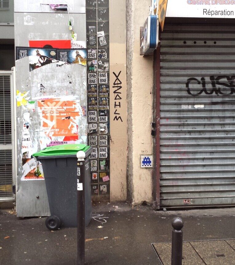 PA_49, Space Invader on Rue Oberkampf — Street art by Invader in Paris
