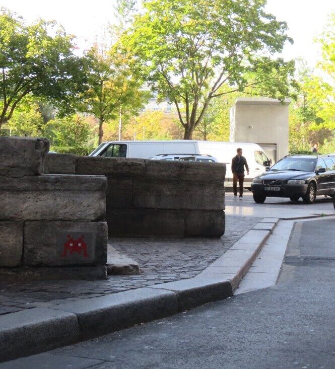 PA_60, Space Invader on Rue du Jour — Street art by Invader in Paris