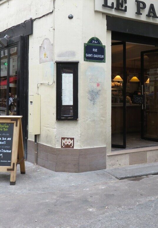 PA_61, Space Invader on Rue Saint-Sauveur — Street art by Invader in Paris