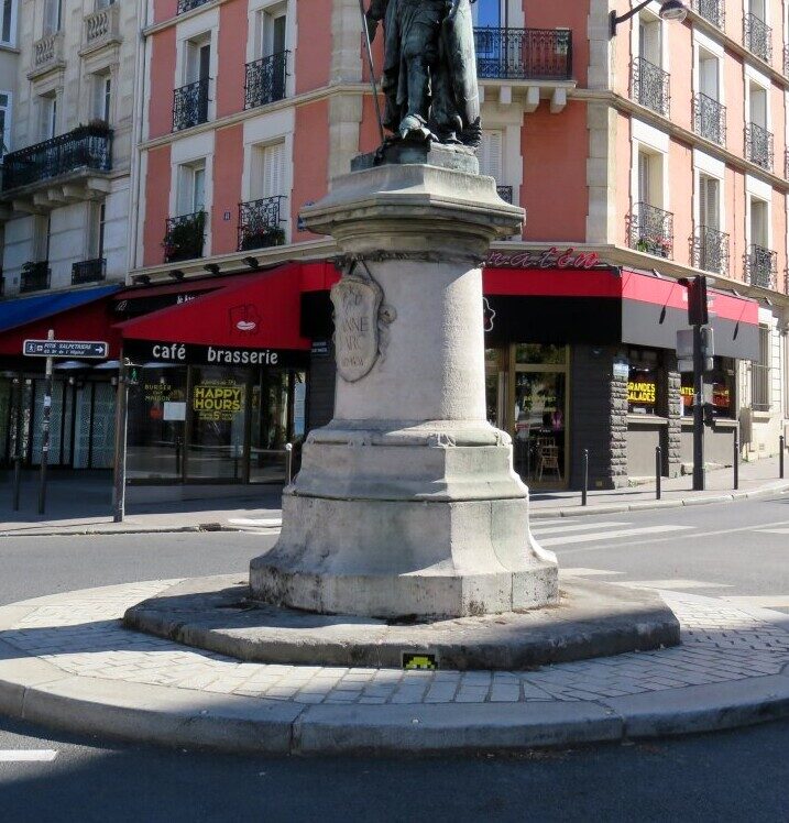PA_76, Space Invader on Rue Jeanne-d'Arc — Street art by Invader in Paris