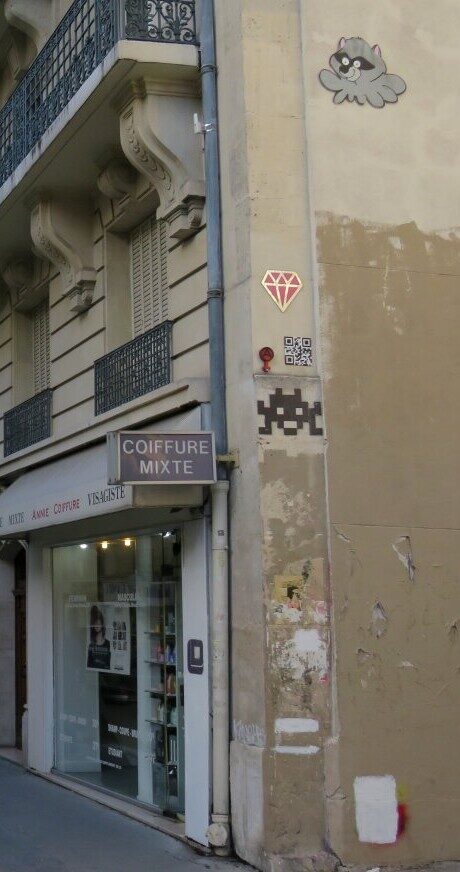 PA_81, Space Invader on Rue Saint-Maur — Street art by Invader, Le Diamantaire, Gzup in Paris