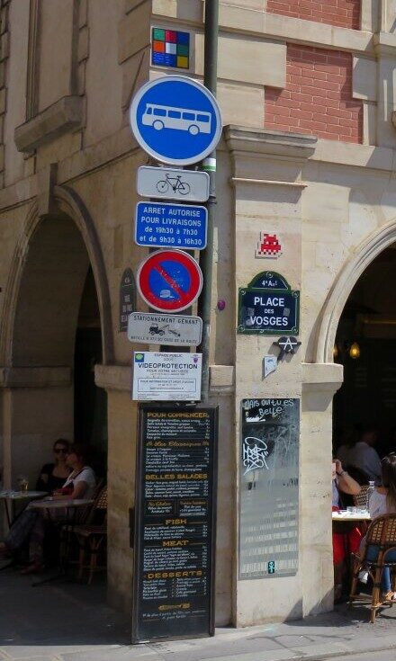 PA_84, Space Invader on Place des Vosges — Street art by Invader in Paris