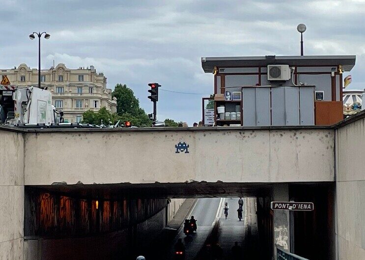 PA_108, Space Invader du quai Jacques-Chirac — Street art de Invader à Paris