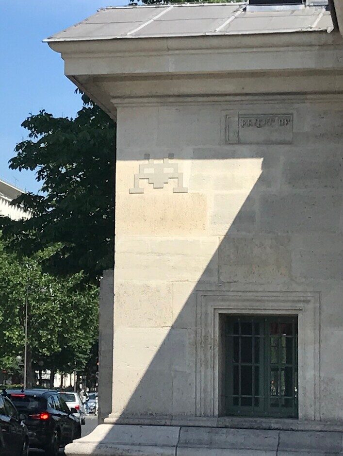 PA_127, Space Invader de l'avenue du Trône — Street art de Invader à Paris