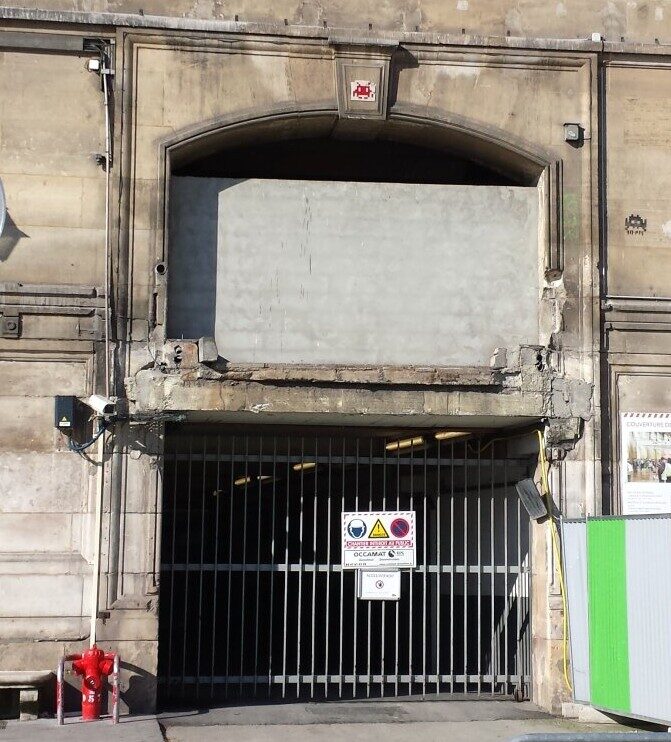 PA_147, Space Invader on Quai d'Austerlitz — Street art by Invader in Paris