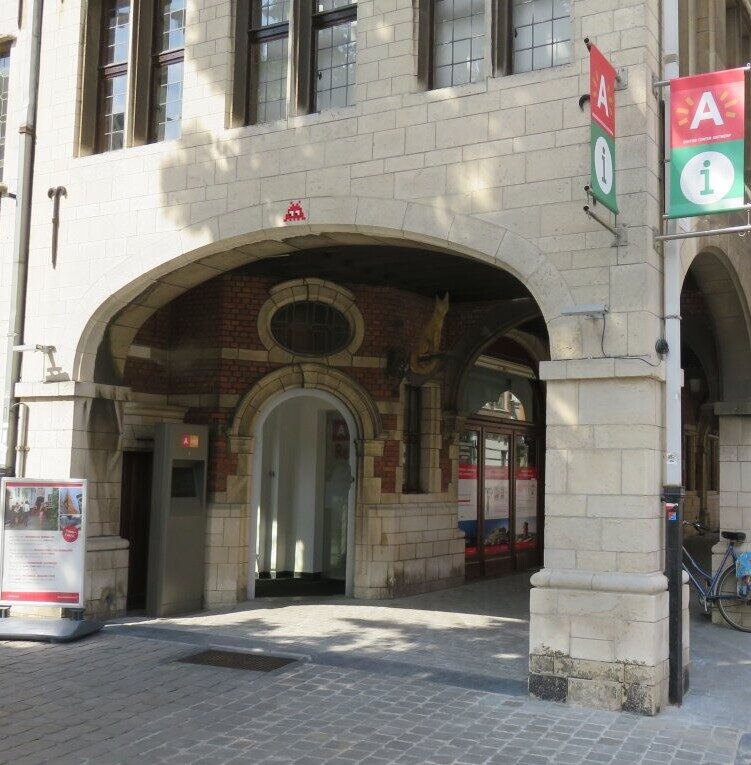 ANVR_02, Space Invader de la Grote Markt — Street art de Invader à Antwerpen