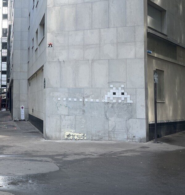 PA_166, Space Invader on Rue Petit — Street art by Invader in Paris