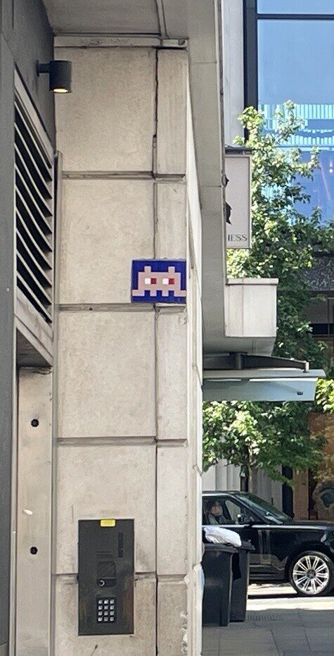 LDN_19, Space Invader de Barrett Street — Street art de Invader à London