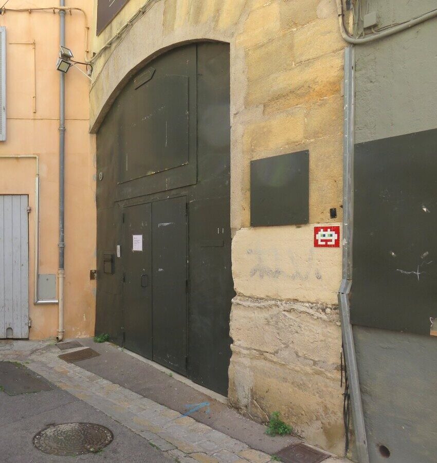 AIX_01, Space Invader on Rue Brueys — Street art by Invader in Aix-en-Provence