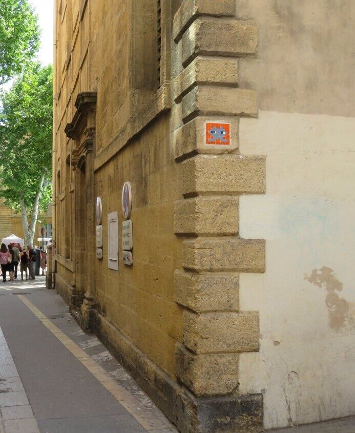 AIX_09, Space Invader du cours Mirabeau — Street art de Invader à Aix-en-Provence